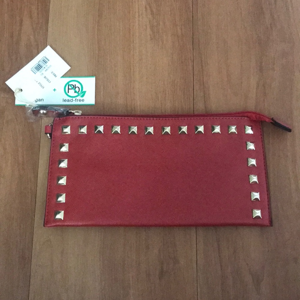 Red clutch